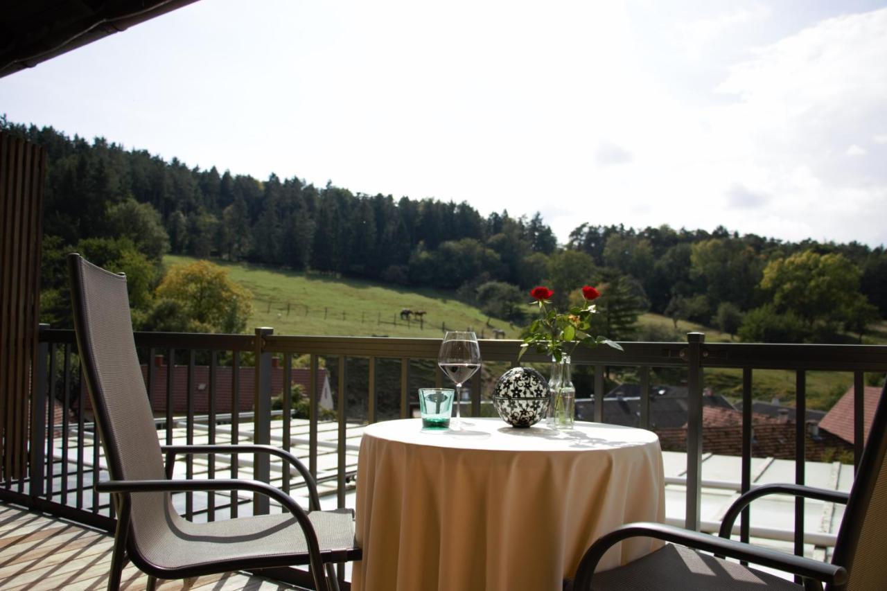 Отель Kupfer-Dachl Katzelsdorf Экстерьер фото