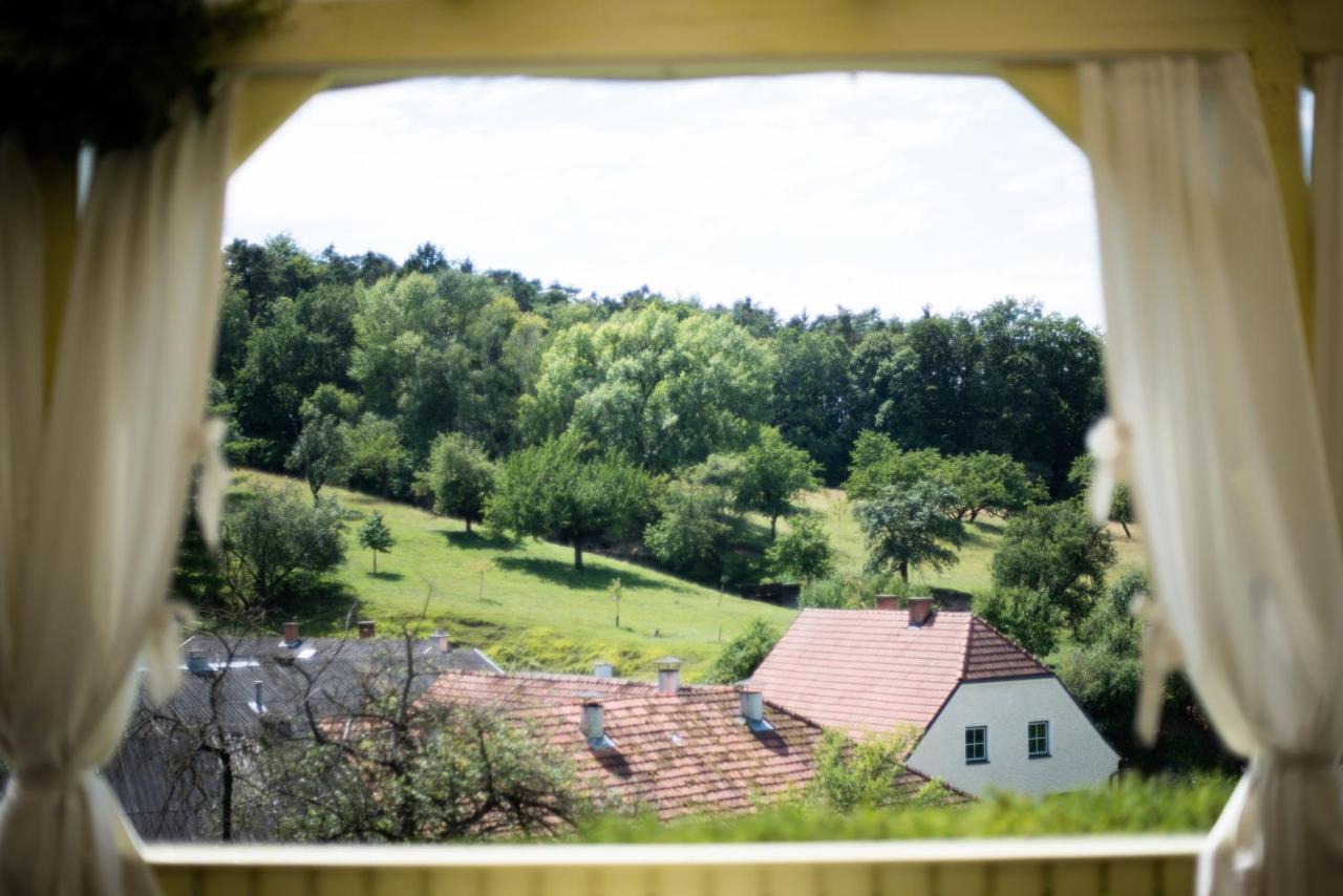 Отель Kupfer-Dachl Katzelsdorf Экстерьер фото